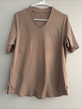 Isaac Mizrahi Short Sleeve V-Neck Tee in Taupe Brown